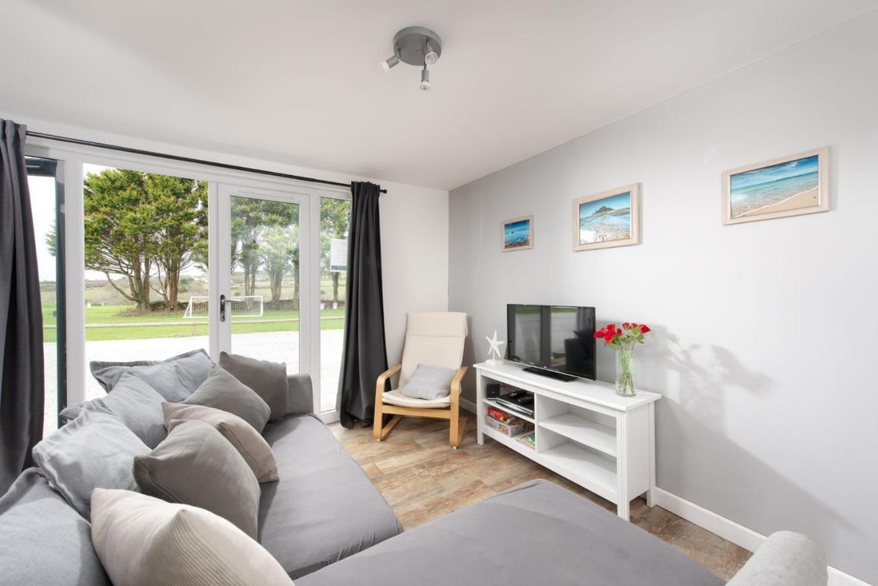 Wheal Prosper- Beautifully Fitted Wooden Lodge Helston Cornwall Kültér fotó